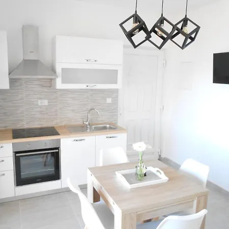 Apartamento With Parking Space Okrug Gornji, Ciovo - 13859 *