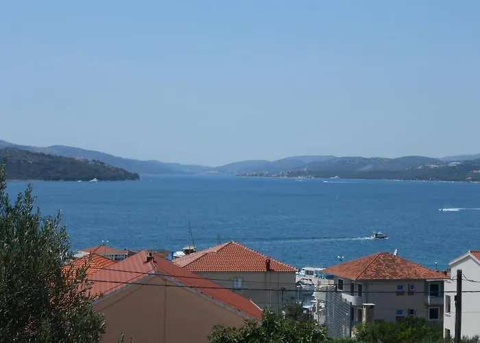 Appartement With Parking Space Okrug Gornji, Ciovo - 13859 *