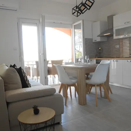 Апартаменти With Parking Space Okrug Gornji, Ciovo - 13859